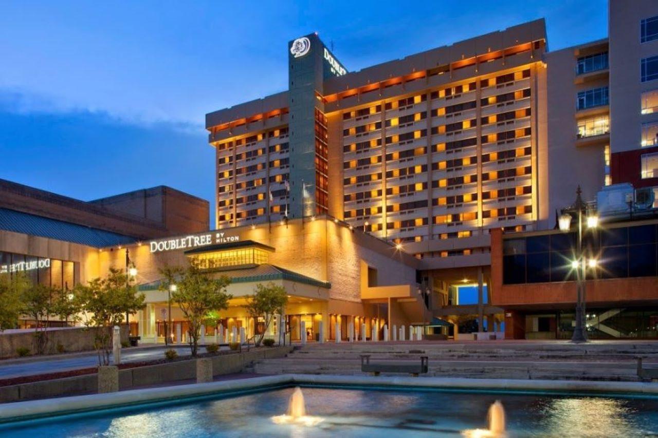 Doubletree By Hilton Little Rock Hotel Exterior photo