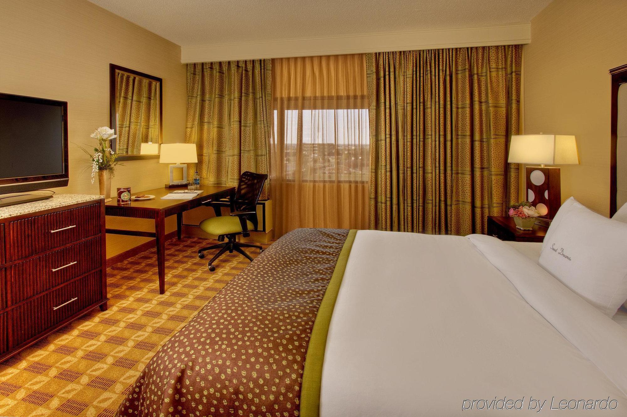 Doubletree By Hilton Little Rock Hotel Room photo